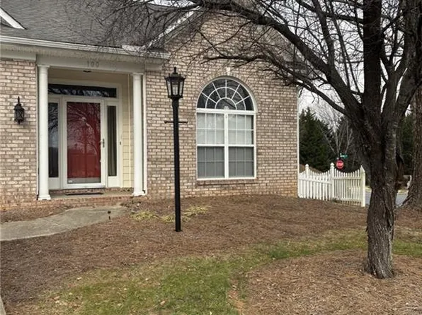 100 Riverwalk Ln, Jamestown, NC 27282