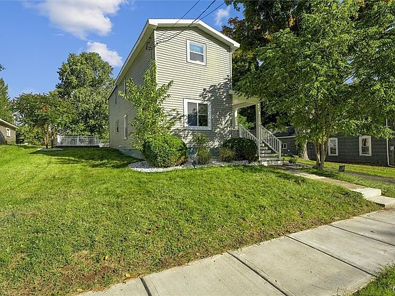 4th image of 126 Pleasant St