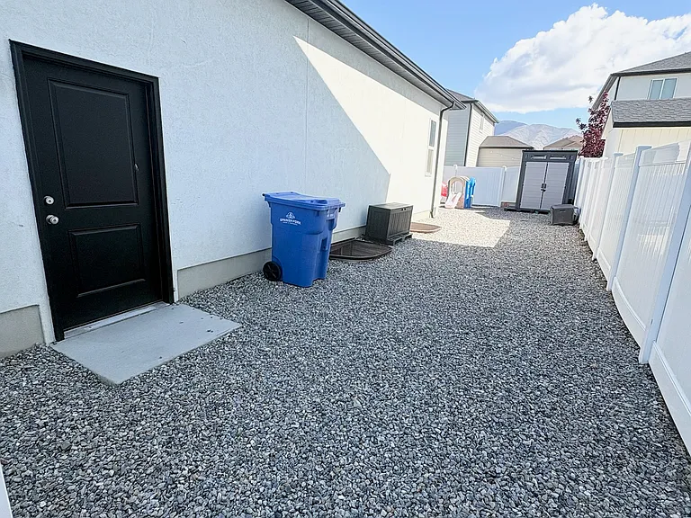 1128 N Coachman Ln — Photo 33