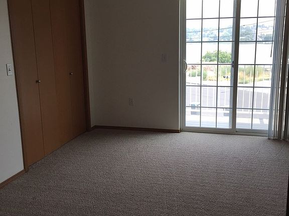 3rd image of 1362/1364 W Lakeside Dr
