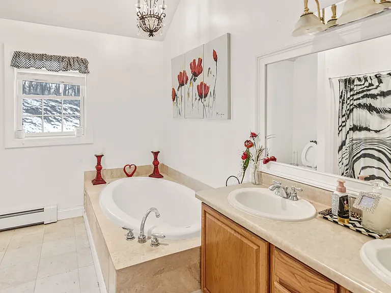 4 McNamara Dr — Photo 24