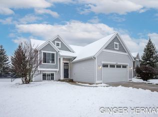 2513 Stockwood Dr NE, Grand Rapids, MI 49505