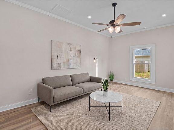 2nd image of 201 Oak Ln