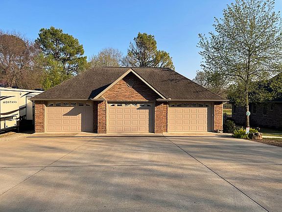 Garage/workshop front