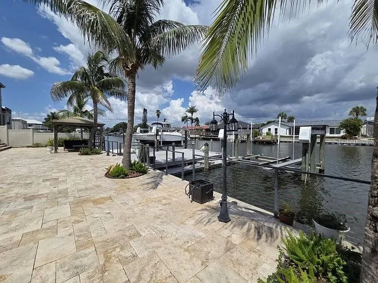 3927 E Eden Roc Cir — Photo 35