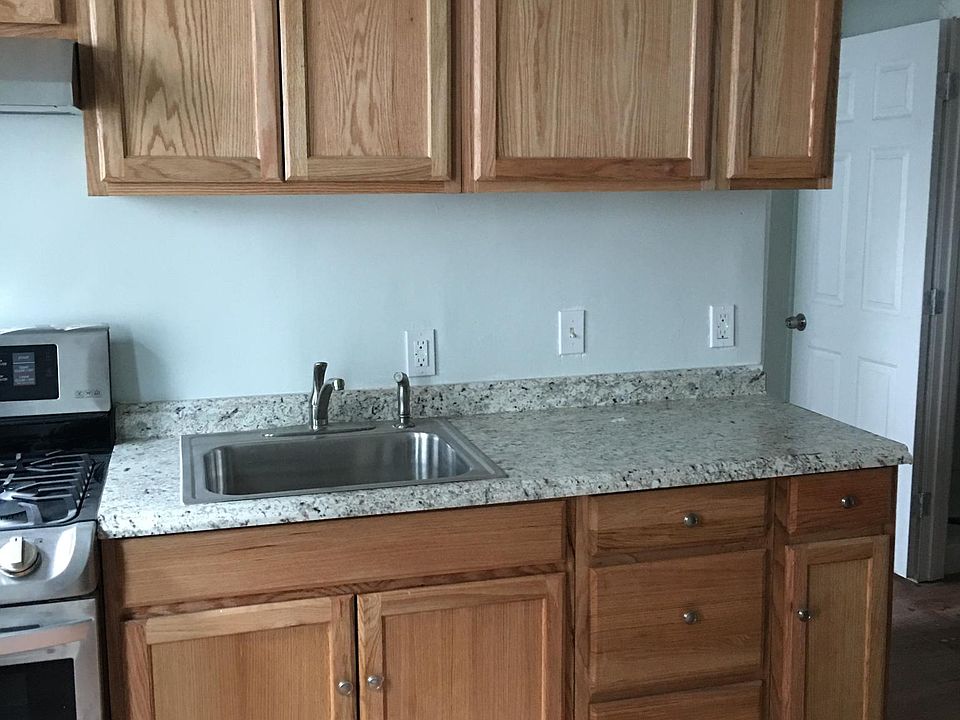 2nd image of 909-911 N Main St #2