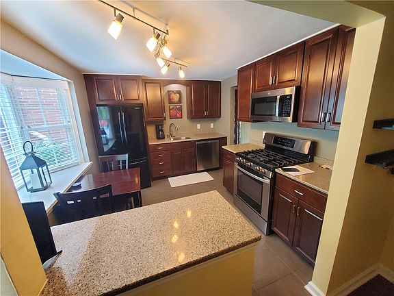 3rd image of 23 Hiland Valley Dr