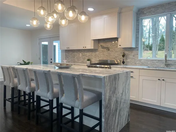 44 Threepence Drive, Melville, NY 11747