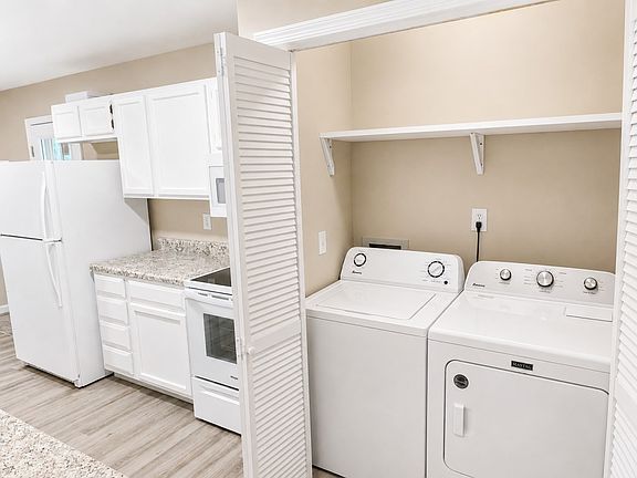 5th image of 946 Coarsey Dr