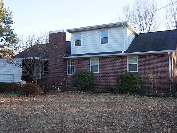 4th image of 421 Evergreen St