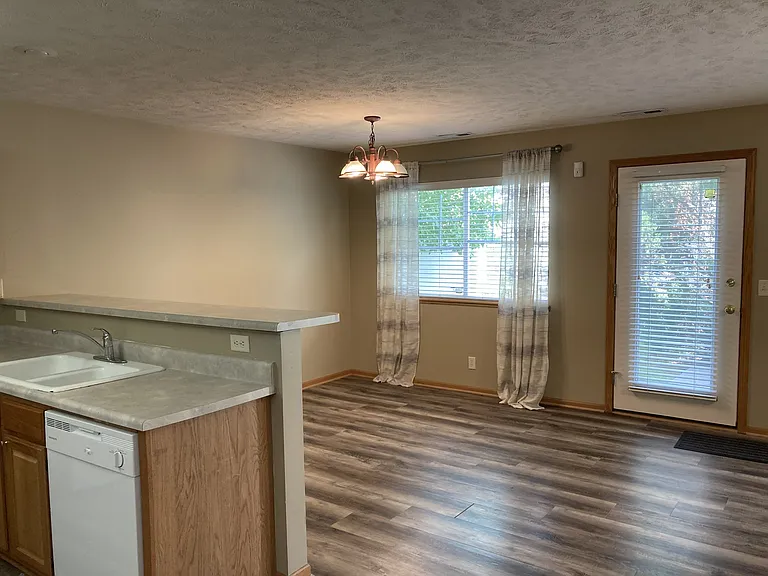 6926 Naples Dr — Photo 6