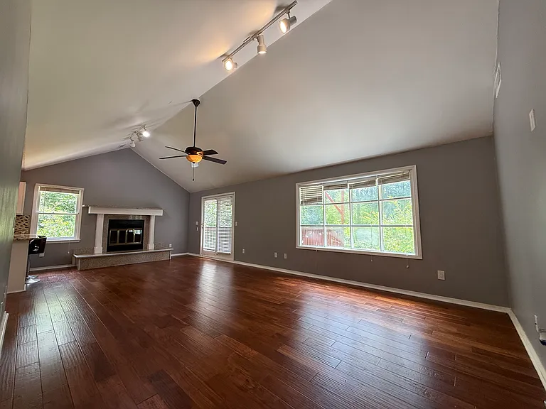 6108 Williams Rd — Photo 6