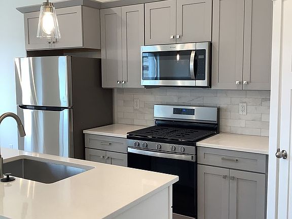4th image of 941 N Portman Way