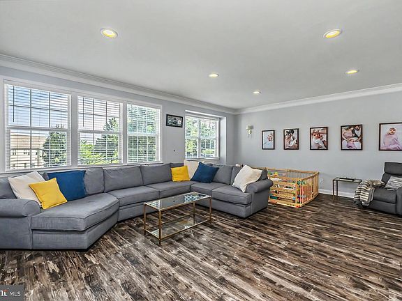4th image of 2782 Shelburne Rd