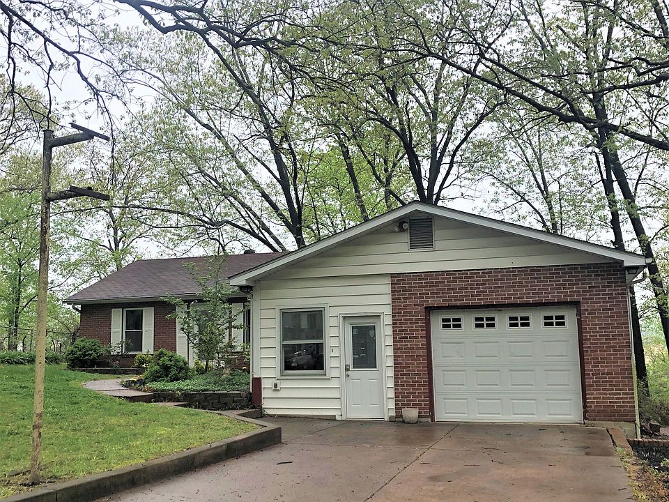 2nd image of 550 Hillcrest Dr