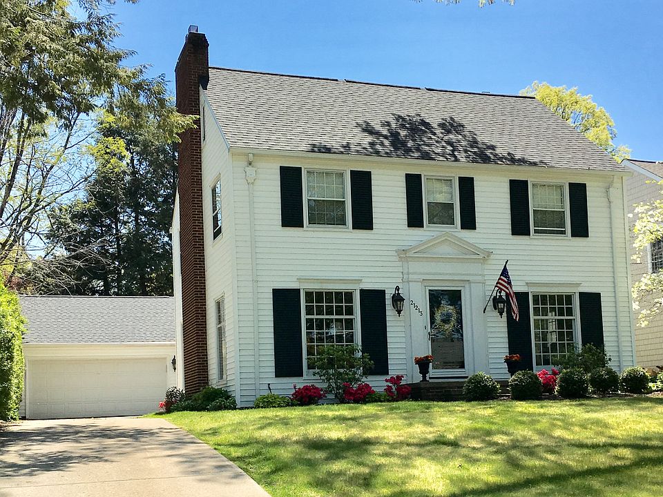 Attached 2 car garage