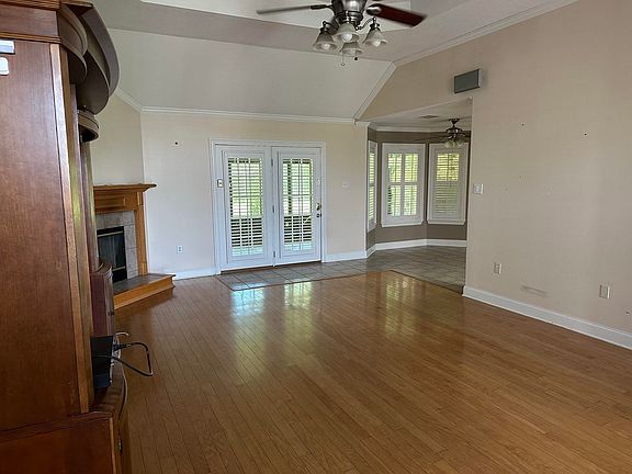 4th image of 138 Lake Penchant Ct