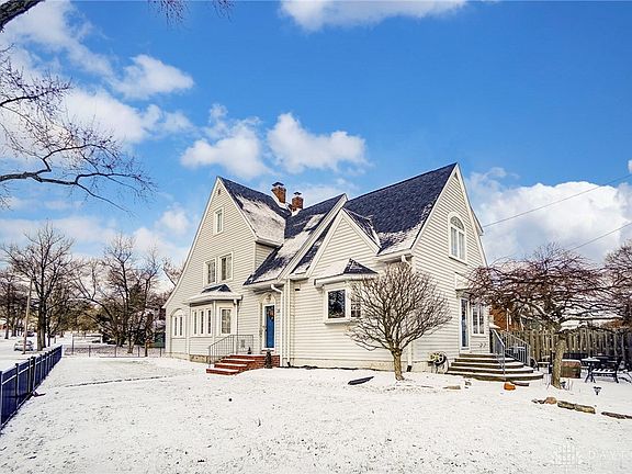 2nd image of 21 Dell Park Ave