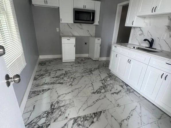 596 Ferry St, New Haven, CT