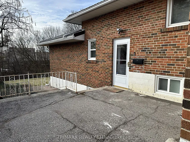 93 Jeffcoat Dr #BASEMENT — Photo 3