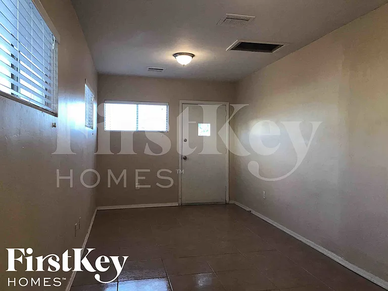 3625 W San Juan Ave — Photo 12