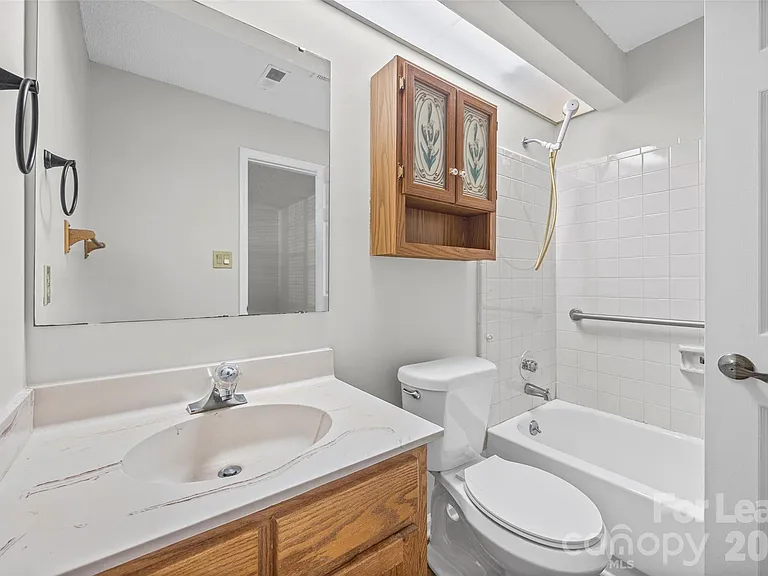 2920 Iron Gate Ln — Photo 16