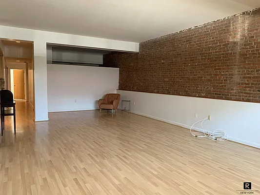 Sold by R New York | media 24