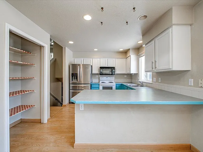1802 N Heath Ave — Photo 9