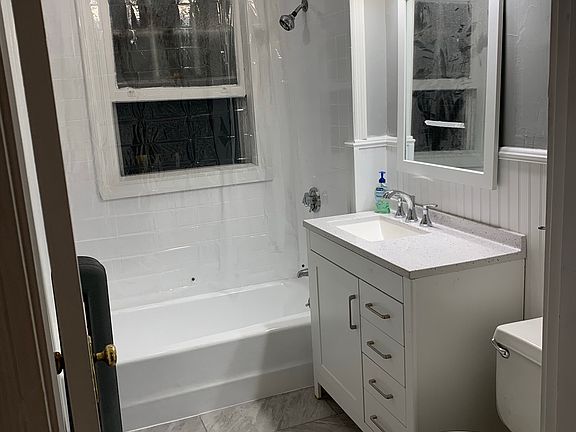 5th image of 219 Loring Ave #3