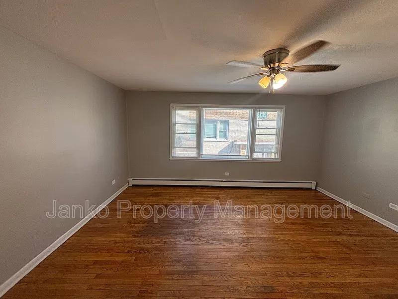 2 bed, 1.0 bath, $1,400 — Photo 2