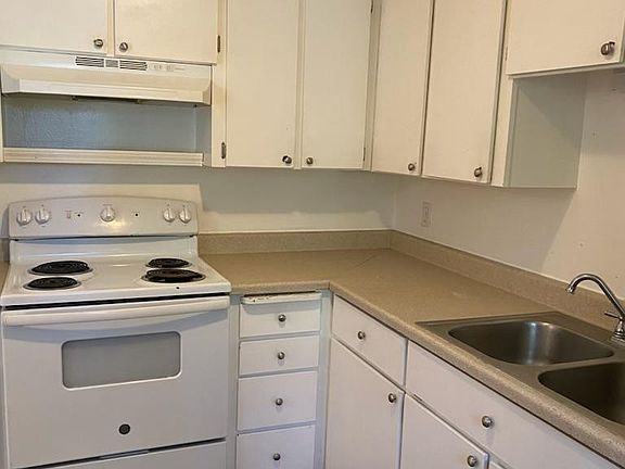 3rd image of 2808 E 32nd Ave #2808