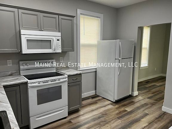 3rd image of 318 Essex St #2