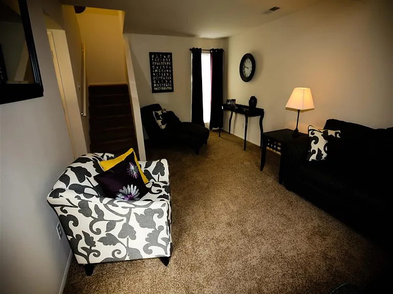 Cherry Creek Apartments — Photo 16