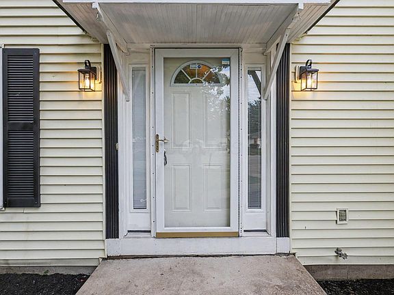 3rd image of 5680 Fraley Ct