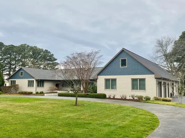 36 Ames St, Onancock, VA 23417