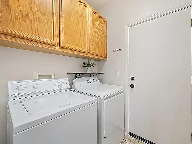 9226 Lucchesi Dr — Photo 21