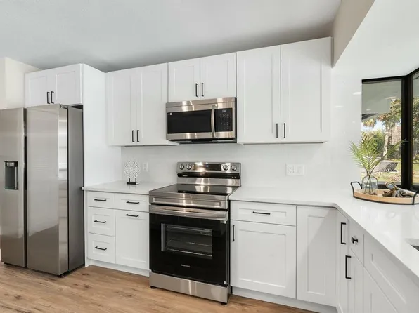 210 SE Crosspoint Dr, Port Saint Lucie, FL 34983