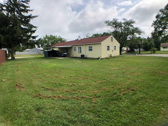 3rd image of 719 Lilac Ln