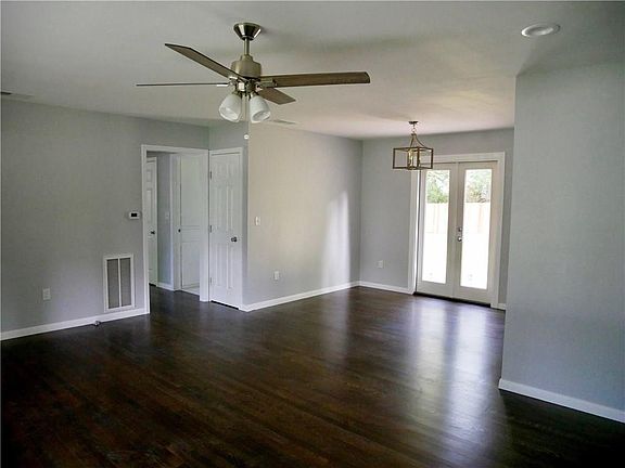 3rd image of 205 W Caddo St