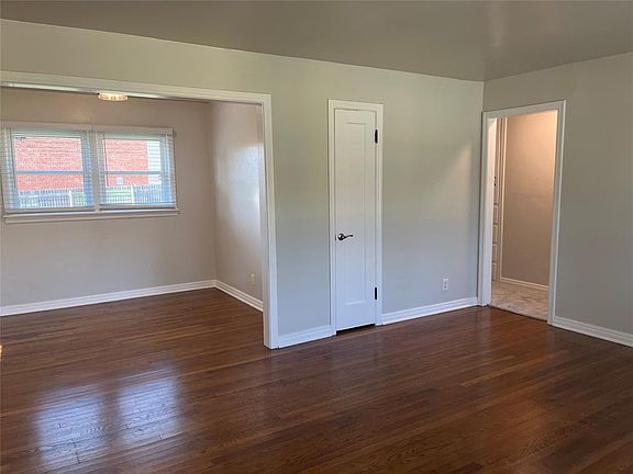 4th image of 1701 Oxford Way