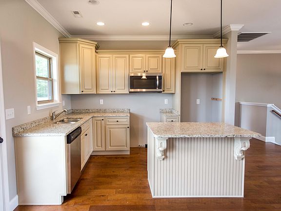 3rd image of 498 Franklin Circle Dr