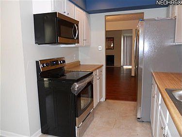 4th image of 4459 Habersham Ln N #163