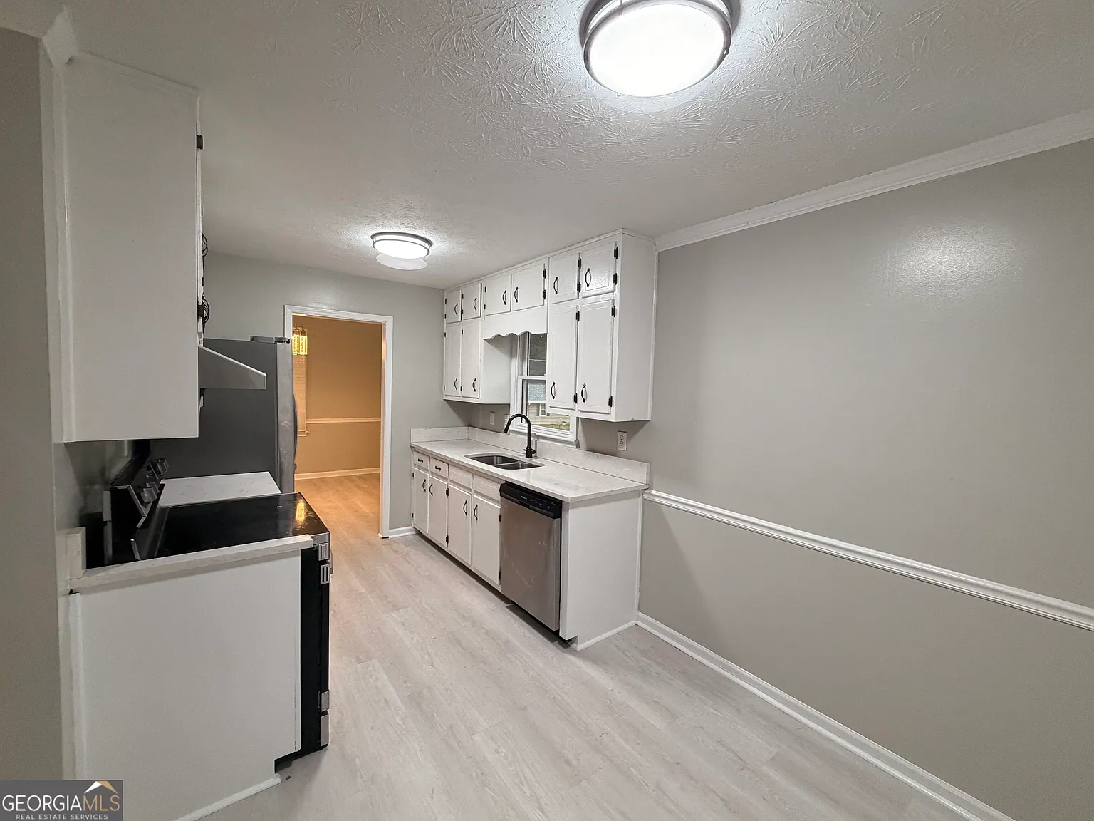 3 bed, 2.0 bath, 1890 sqft, $1,800 — Photo 3