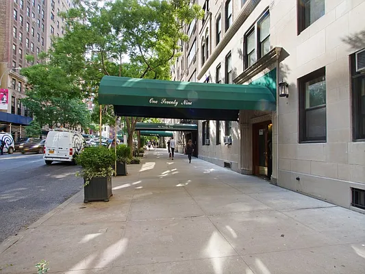 Sold by Sotheby's International Realty | media 10