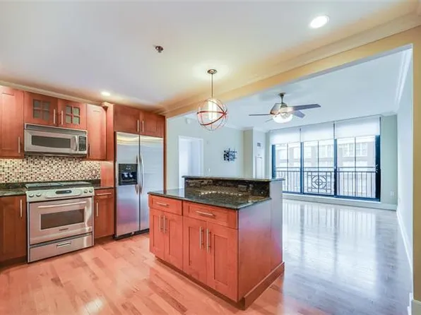 1025 Maxwell Ln APT 909, Hoboken, NJ 07030