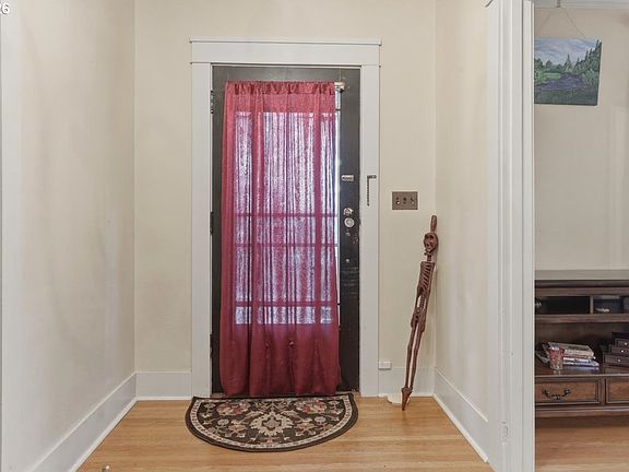 4th image of 706 W B St