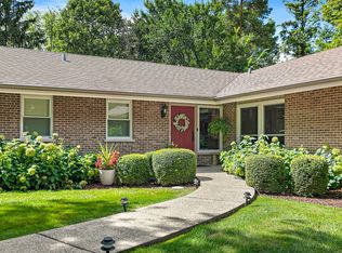 565 Tanglewood Ct, Algonquin, IL 60102