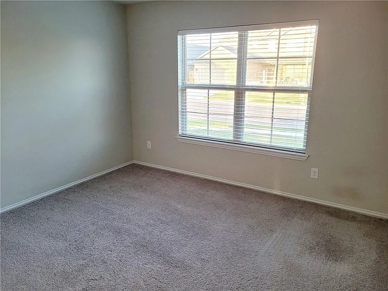 300 Bright Star Ln — Photo 10