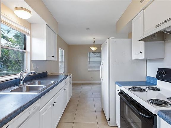 2nd image of 221 Colony Dr