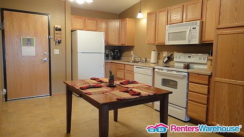 2nd image of 1590 Parkwood Dr APT 308